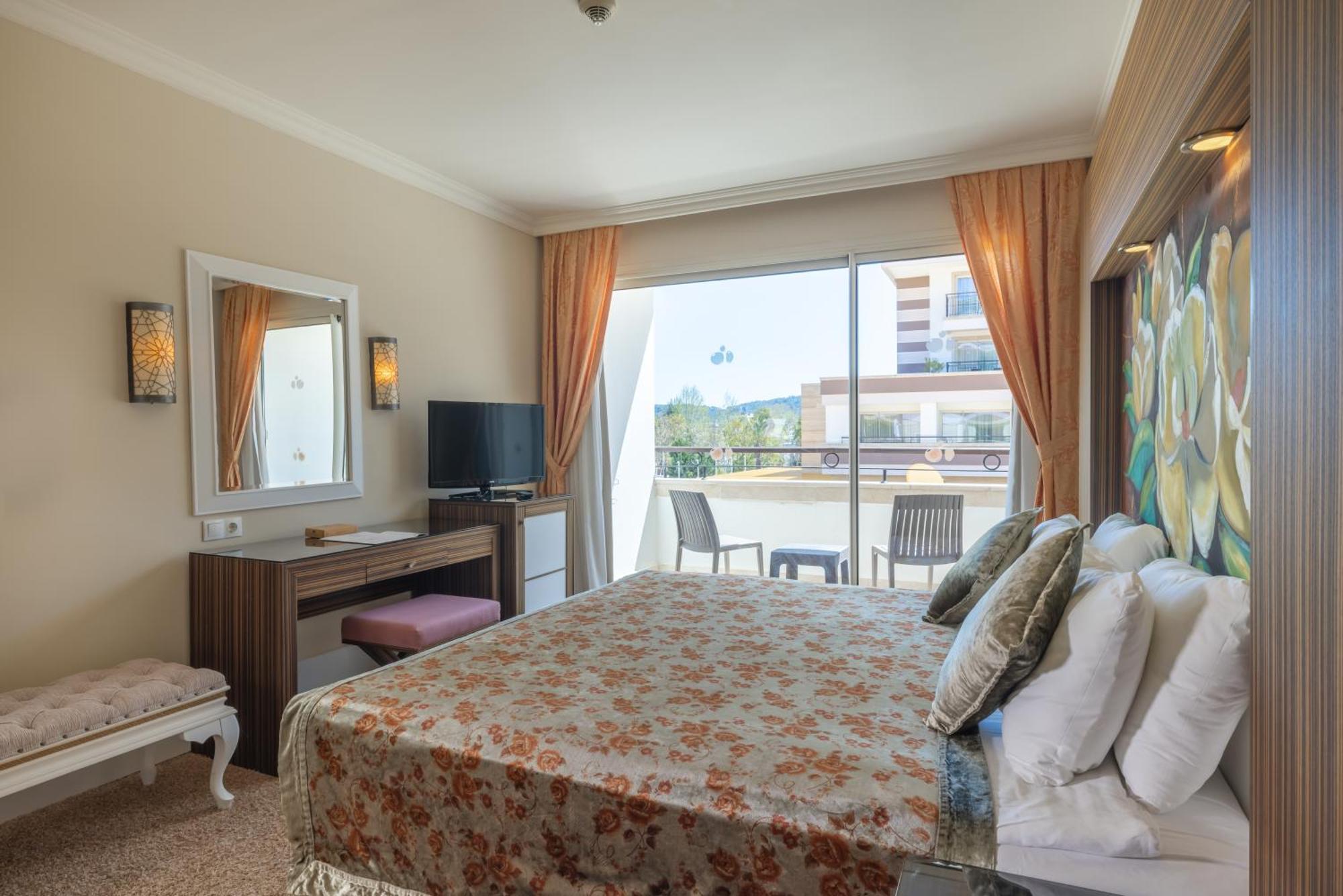 קמר Crystal De Luxe Resort & Spa מראה חיצוני תמונה