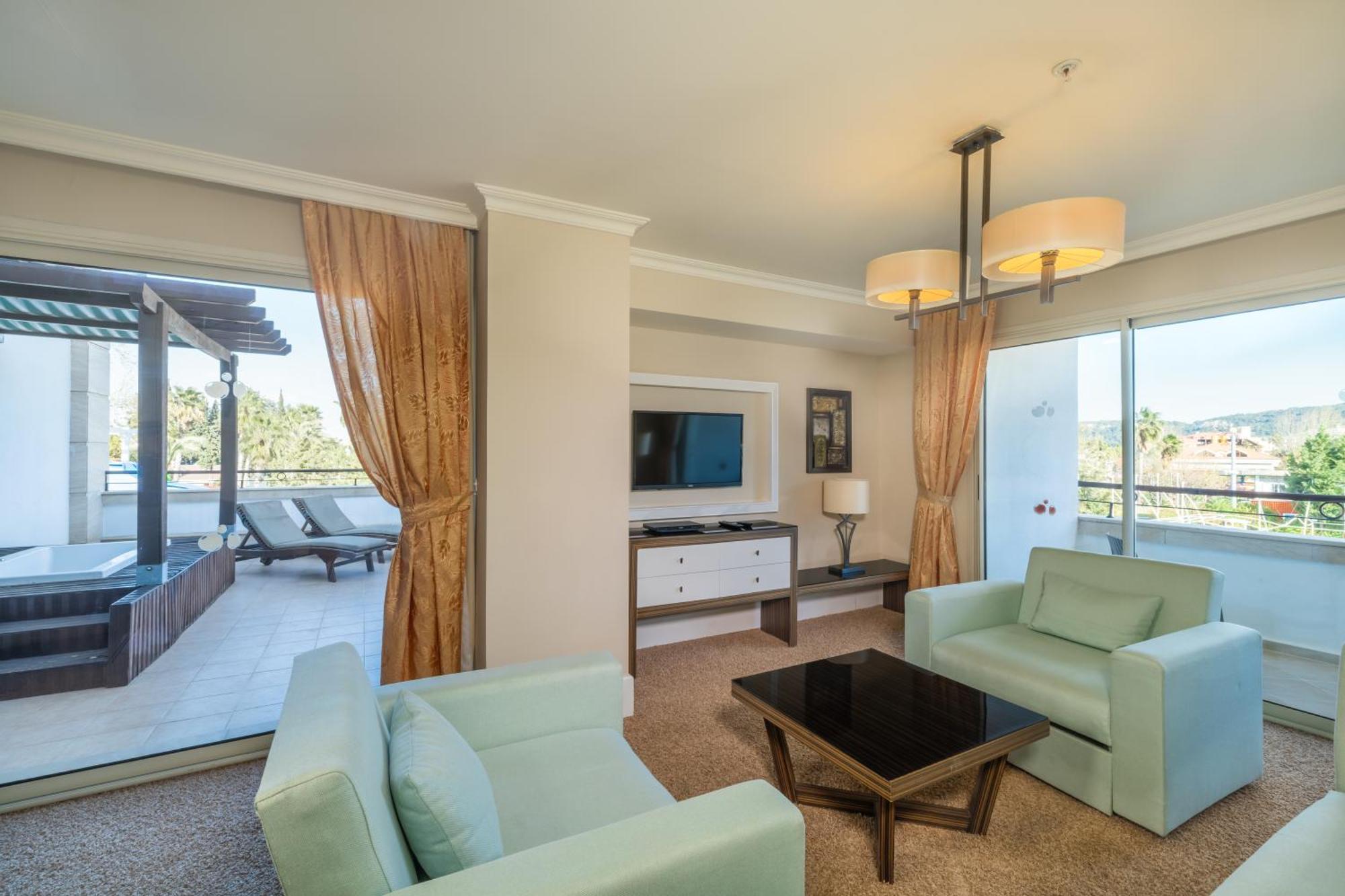 קמר Crystal De Luxe Resort & Spa מראה חיצוני תמונה